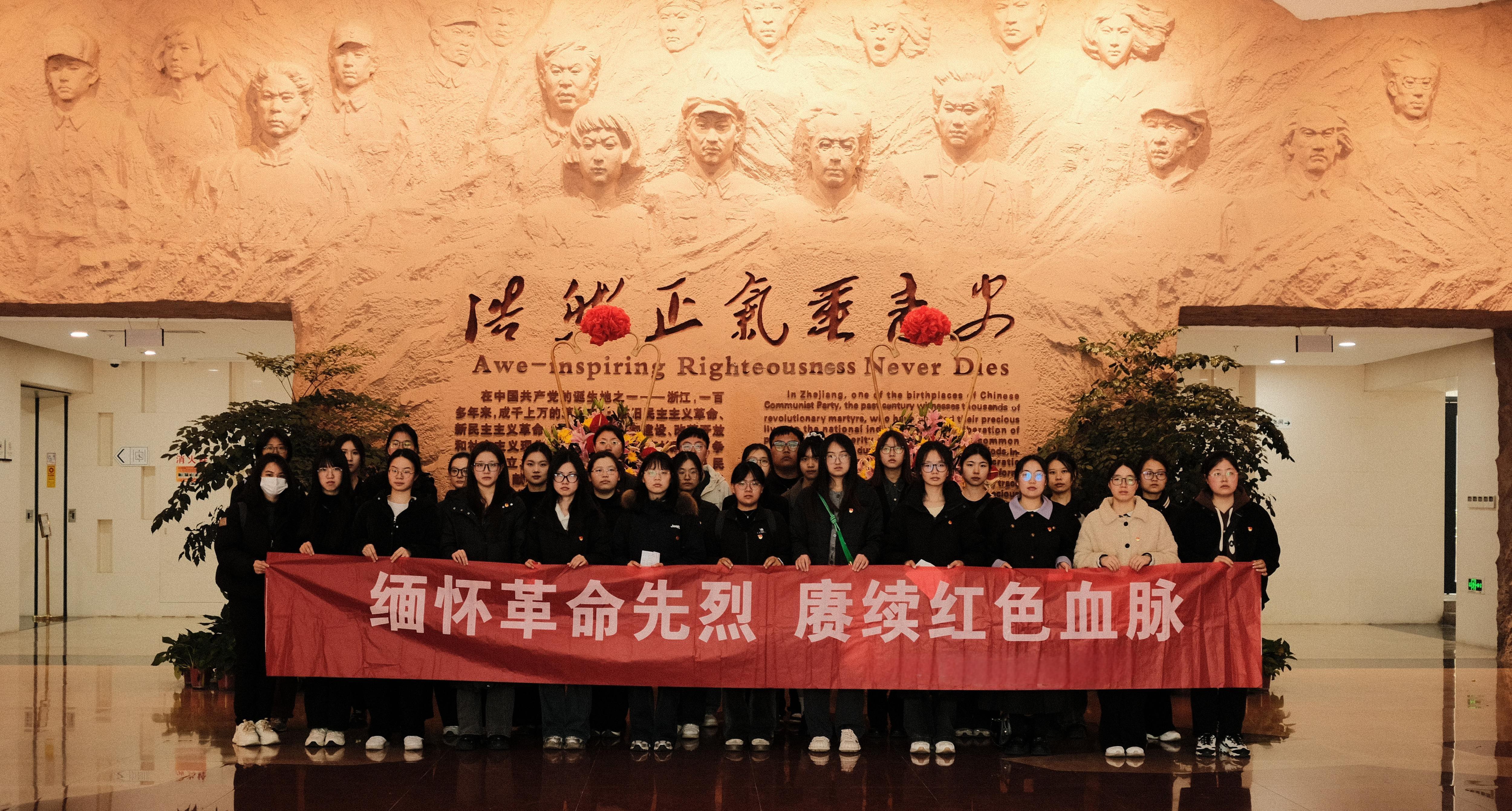 足球比分365
党委开展清明祭英烈...